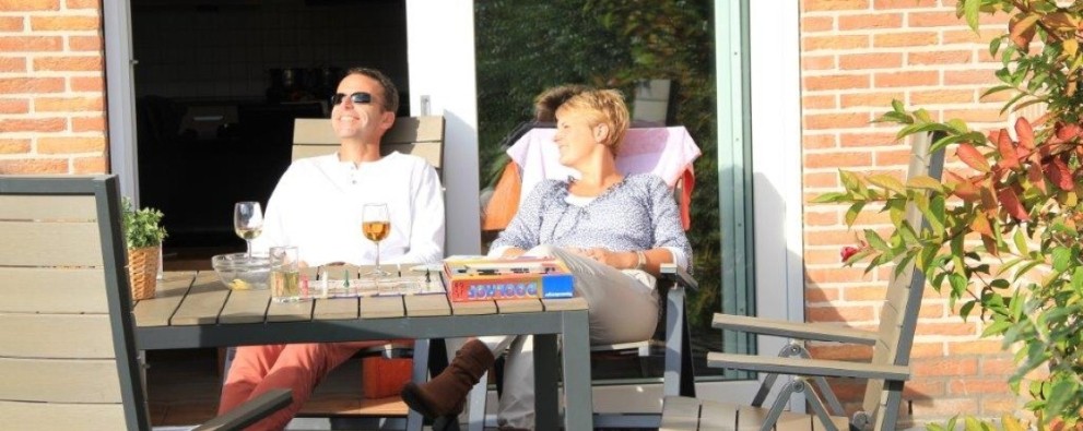 terras beneden met struik (Medium).JPG