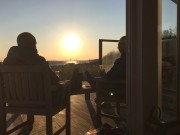 Op het terras met ondergaande zon.jpg