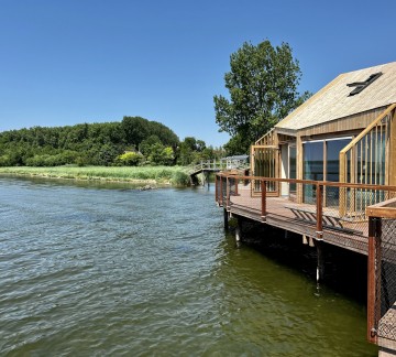 Zijkant watersuite met net.JPEG