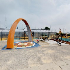 Speelplaats & kinderbad buiten.jpg